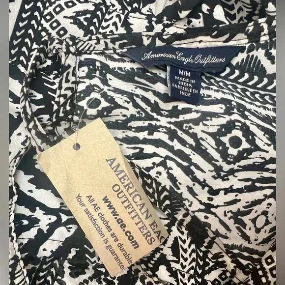 American Eagle Black and White Patterned Women's Tank Top NWT - Picture 3 of 3